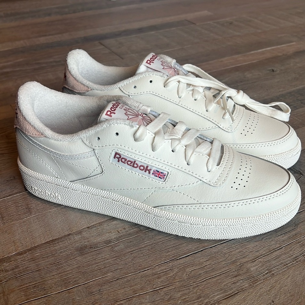 NWT/NIB Reebok Sneakers Size 8